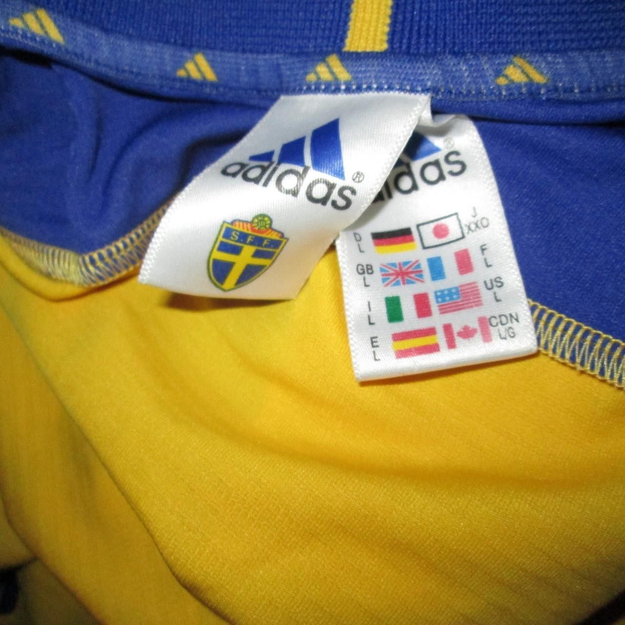 Adidas Sweden 2000 2001 Home shirt jersey Size US L / EU 52-54 / 3 - 4 Thumbnail