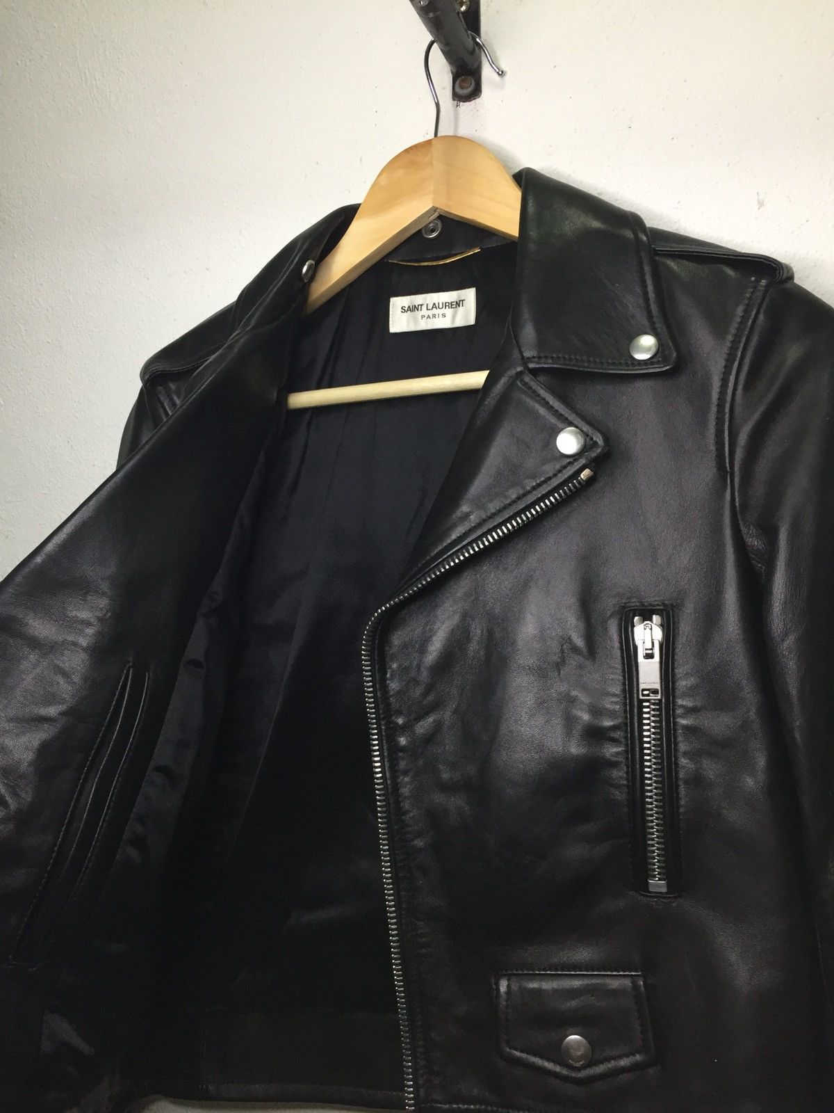 Saint Laurent Paris FW17 Saint Laurent Leather Biker Jacket With YSL Patches Size S / US 4 / IT 40 - 11 Thumbnail