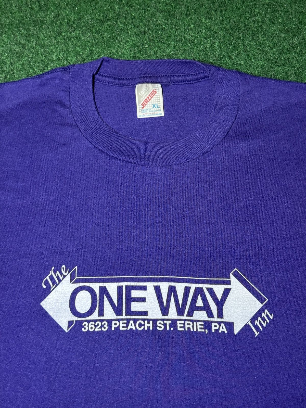 Jerzees Vintage 90s One Way Inn Peach St Erie Pa Bar Wings T Shirt Size US XL / EU 56 / 4 - 2 Thumbnail