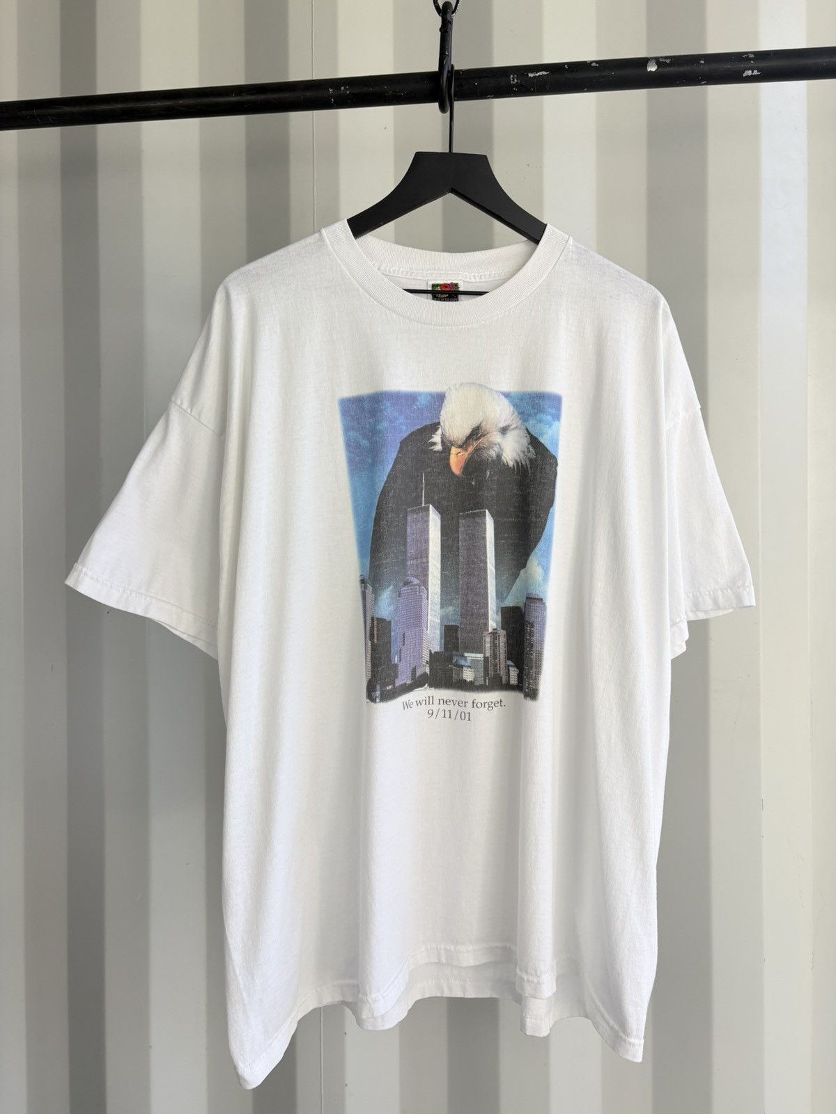 Vintage Vintage Twin Towers 9/11 Distressed Faded Shirt Grunge Band Size US XXL / EU 58 / 5 - 1 Thumbnail