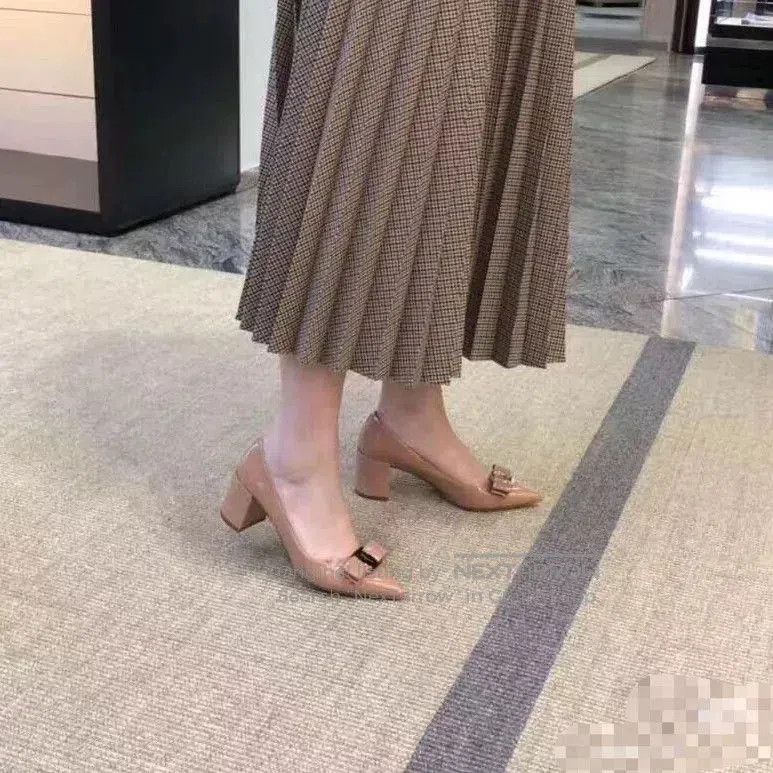 Salvatore Ferragamo Salvatore Ferragamo Block Heel Pumps. Size US 5 / IT 35 - 6 Thumbnail