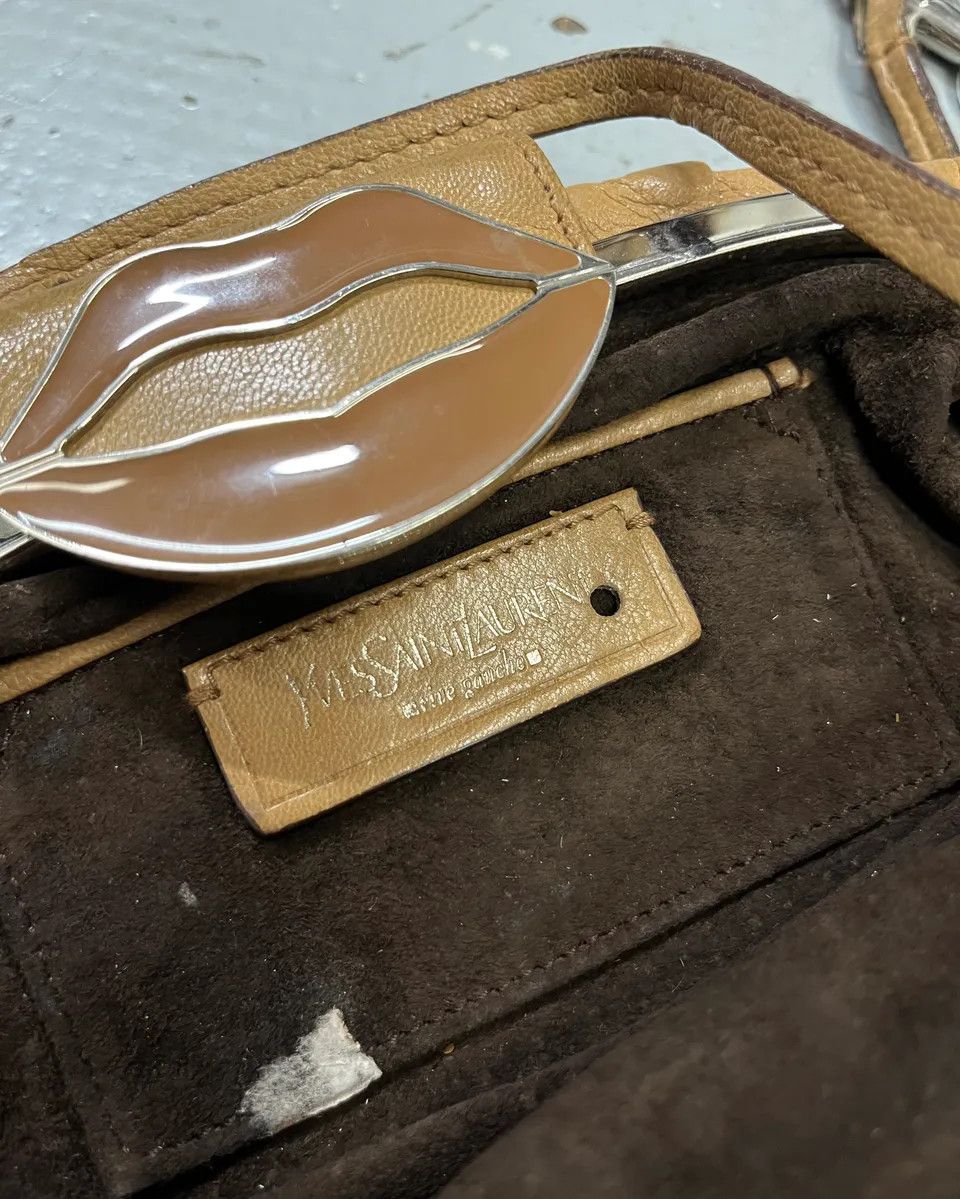 Yves Saint Laurent 2000s Yves Saint Laurent Lips Beige Leather Shoulder Bag by Tom Ford Size ONE SIZE - 12 Thumbnail