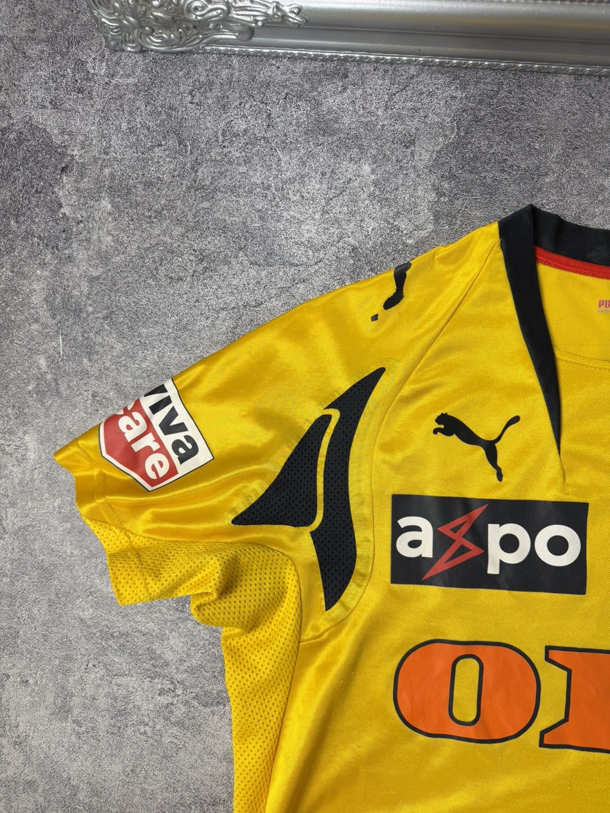 Puma Puma BSC Young Boys 2000s Home Jersey / OBI Sponsor Patch Size US M / EU 48-50 / 2 - 3 Thumbnail