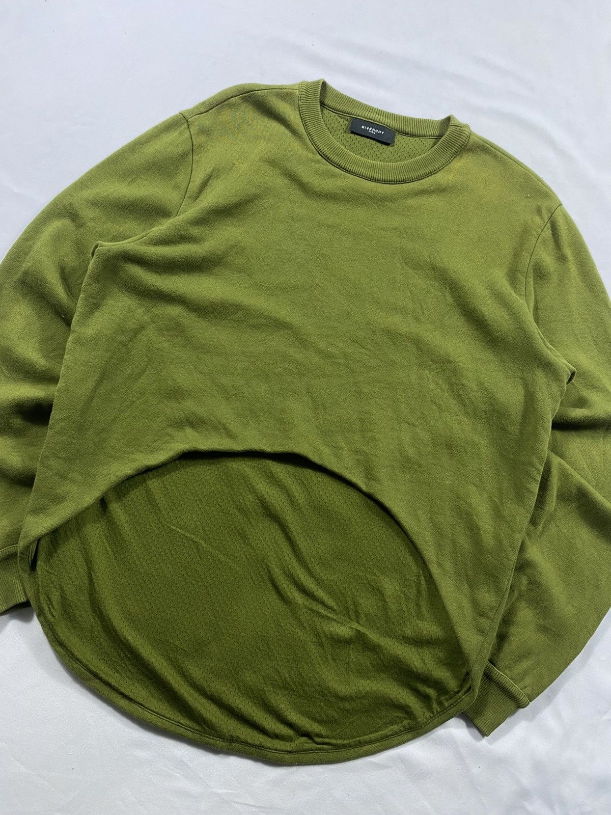 Givenchy Givenchy Cropet Sweatshirt Size US M / EU 48-50 / 2 - 3 Thumbnail