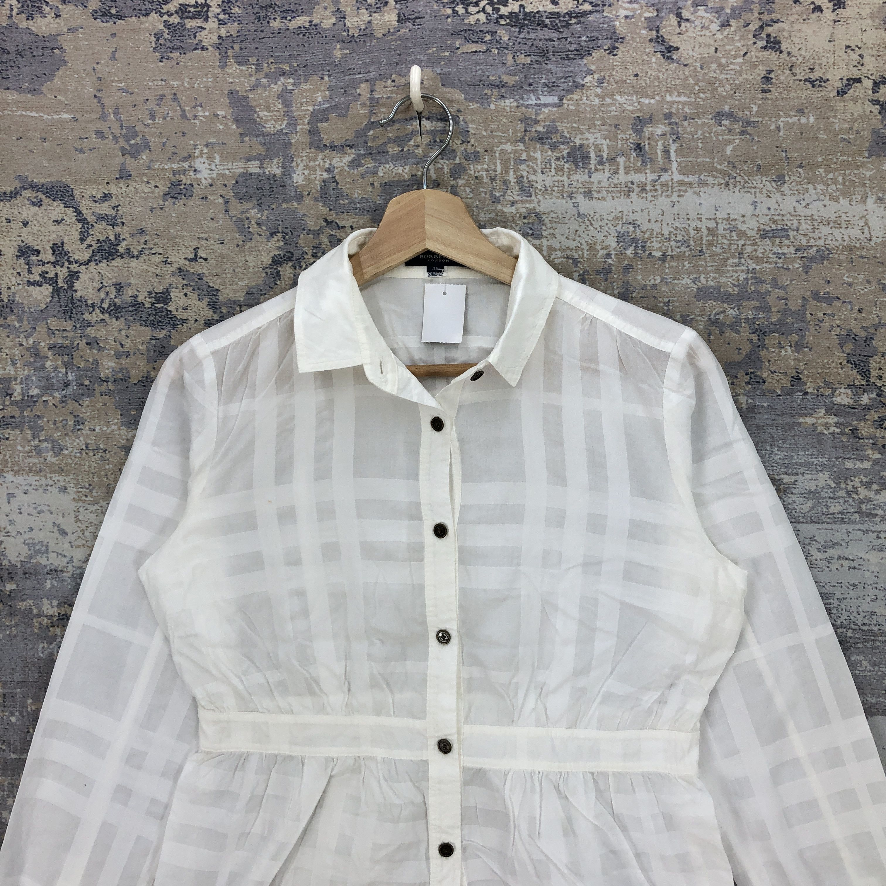 Burberry × Vintage Vintage 90s Burberry T Shirt Burberry Blouse Tops Size S / US 4 / IT 40 - 2 Thumbnail