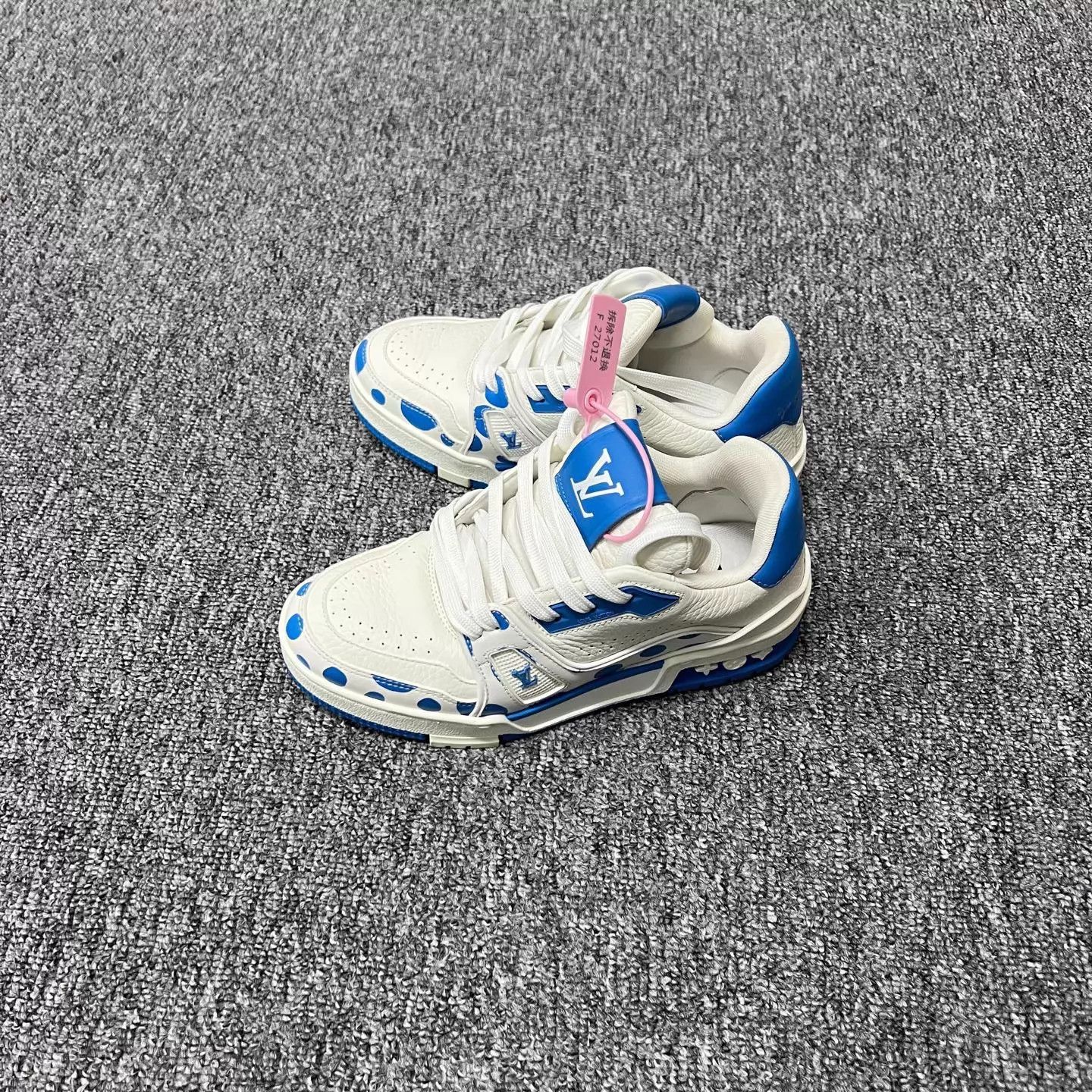 Louis Vuitton LV x Yayoi Kusama Blue White Polka Dot Trainer 35.5 99 Size US 5 / IT 35 - 2 Thumbnail