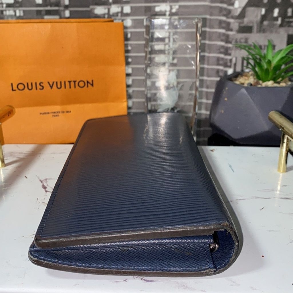 Louis Vuitton Authentic Louis Vuitton 💙Epi Brazza Wallet Size ONE SIZE - 13 Thumbnail