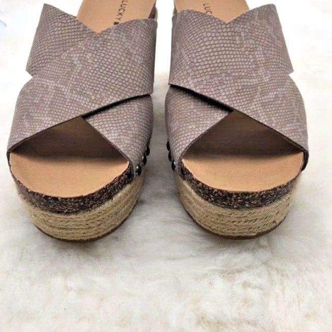 Lucky Brand VINTAGE Lucky Brand Women's Sandal Wedge Flat 7.5 Medium Gray Casual Shoes Size US 7.5 / IT 37.5 - 7 Thumbnail