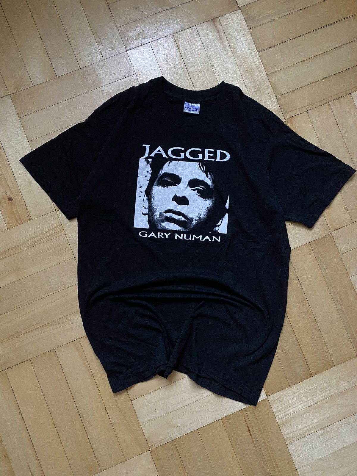 Band Tees × Vintage Vintage Gary Numan “JAGGED” Tee Shirt Size US XL / EU 56 / 4 - 1 Thumbnail