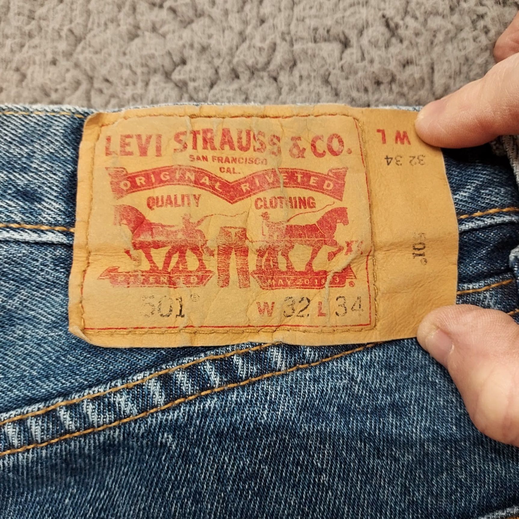Levi's Levi's 501 Med Wash Jeans - Regular Denim 32x32 Button Fly Straight Mens 501 Series Blue Denim Jeans Size US 32 / EU 48 - 3 Thumbnail
