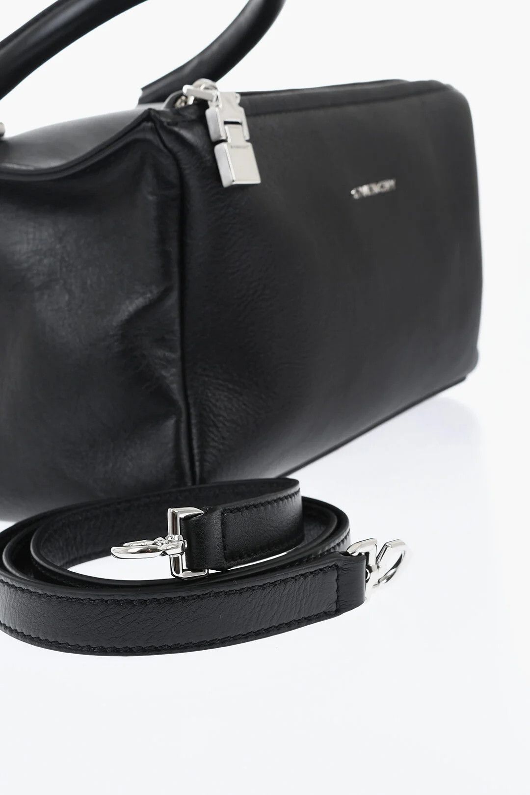 Givenchy og1mm0326 Size: OS / Hammered Leather Shoulder Bag in Black Size ONE SIZE - 3 Thumbnail