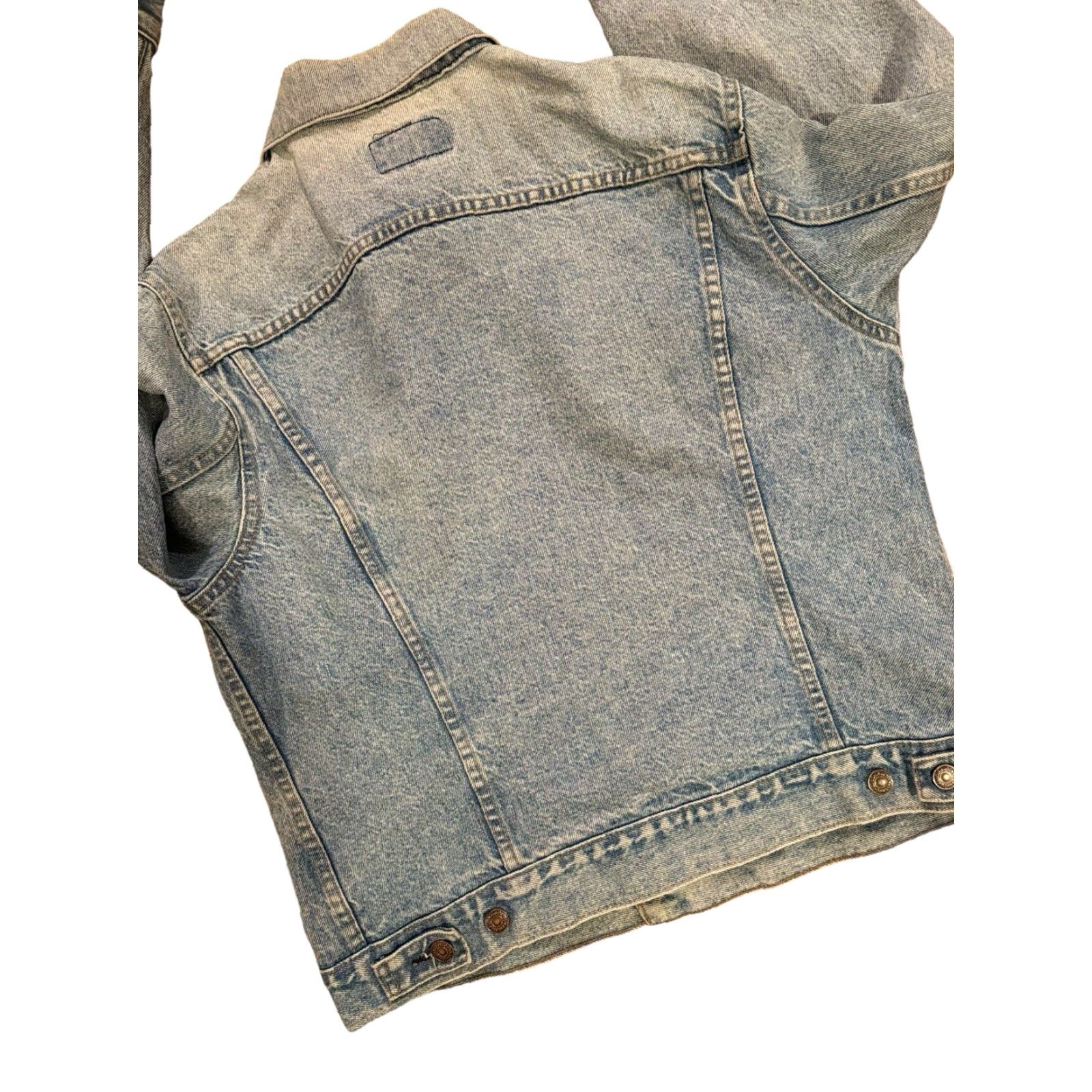 Levi's VINTAGE Levi's Trucker Jacket Mens 42R Blue Denim Medium Wash USA 90s Leather? No accents? Size US 42 / EU 58 - 4 Thumbnail