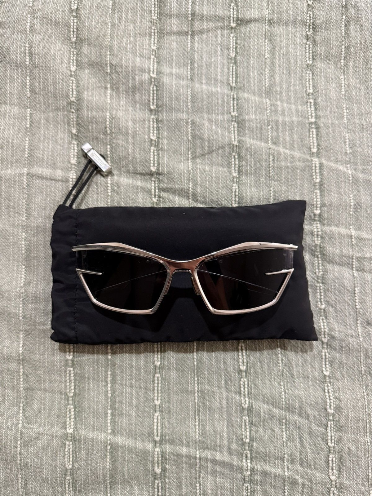 Givenchy GIVENCHY Silver Giv Cut Sunglasses Size ONE SIZE - 1 Thumbnail