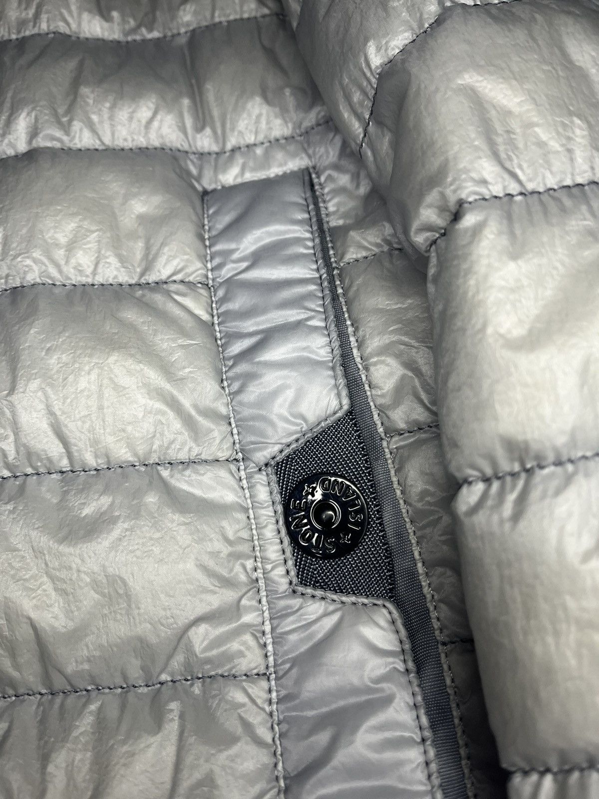 Stone Island Stone Island Lightweight Down Jacket Silver Grey – Size L Size US L / EU 52-54 / 3 - 5 Thumbnail