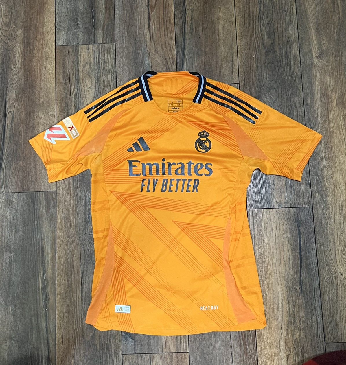 Adidas Real Madrid Away Kit 2024 - Size L Size US L / EU 52-54 / 3 - 1 Thumbnail