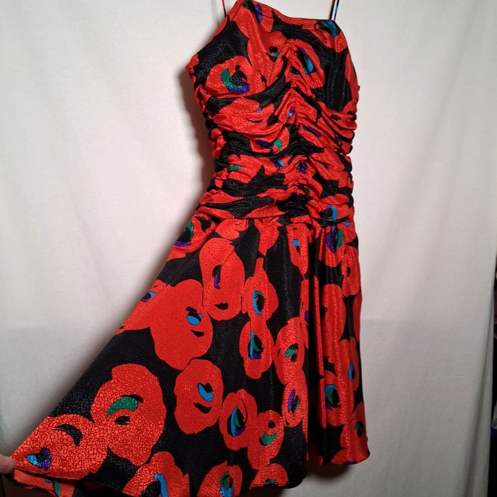 Vintage VINTAGE Apostrophe 1980s Party Dress Red Black Floral Satin Sleeveless Satin Spaghetti Straps Party Dress 13/14 Adults Girls Womens Size XL / US 12-14 / IT 48-50 - 5 Thumbnail
