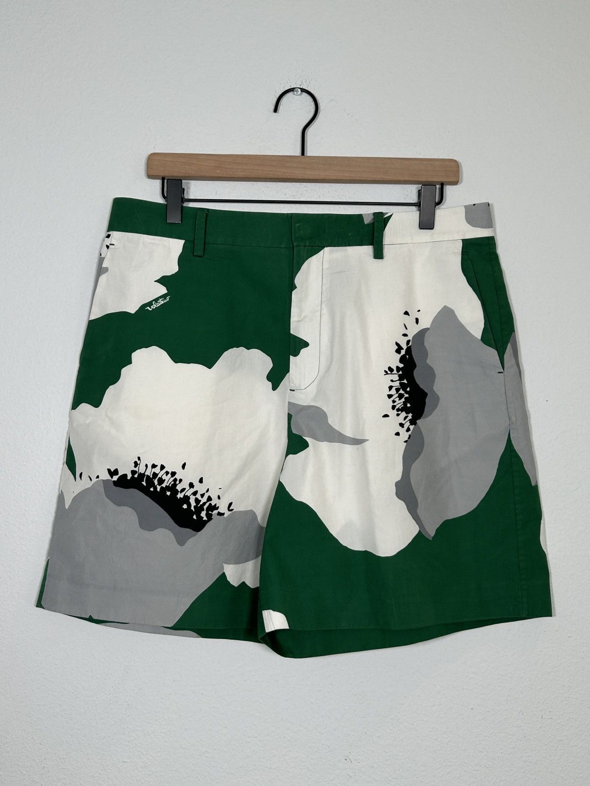 Valentino SS25 Floral Printed Shorts Size US 34 / EU 50 - 1 Thumbnail