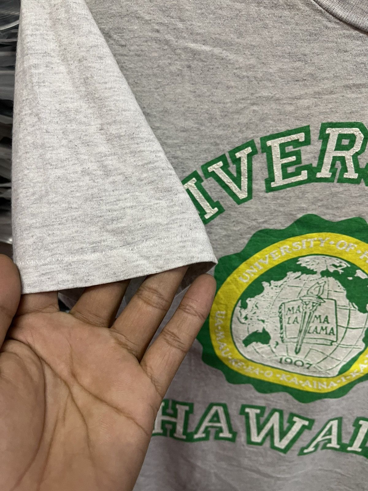 Vintage Vintage 90s University Of Hawaii Very Rare🔥🔥🔥 Size US M / EU 48-50 / 2 - 5 Thumbnail