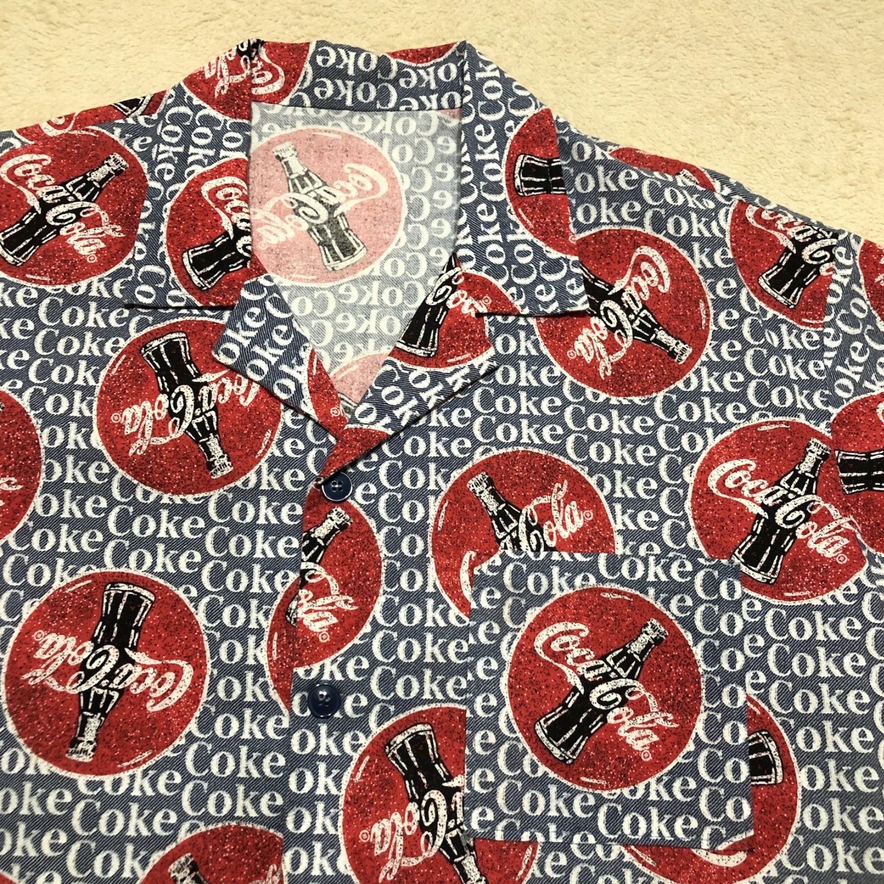 Vintage Coca Cola All Over Print Mens Button Up Shirt Size XL Red Coke Bottles Size US XL / EU 56 / 4 - 3 Thumbnail