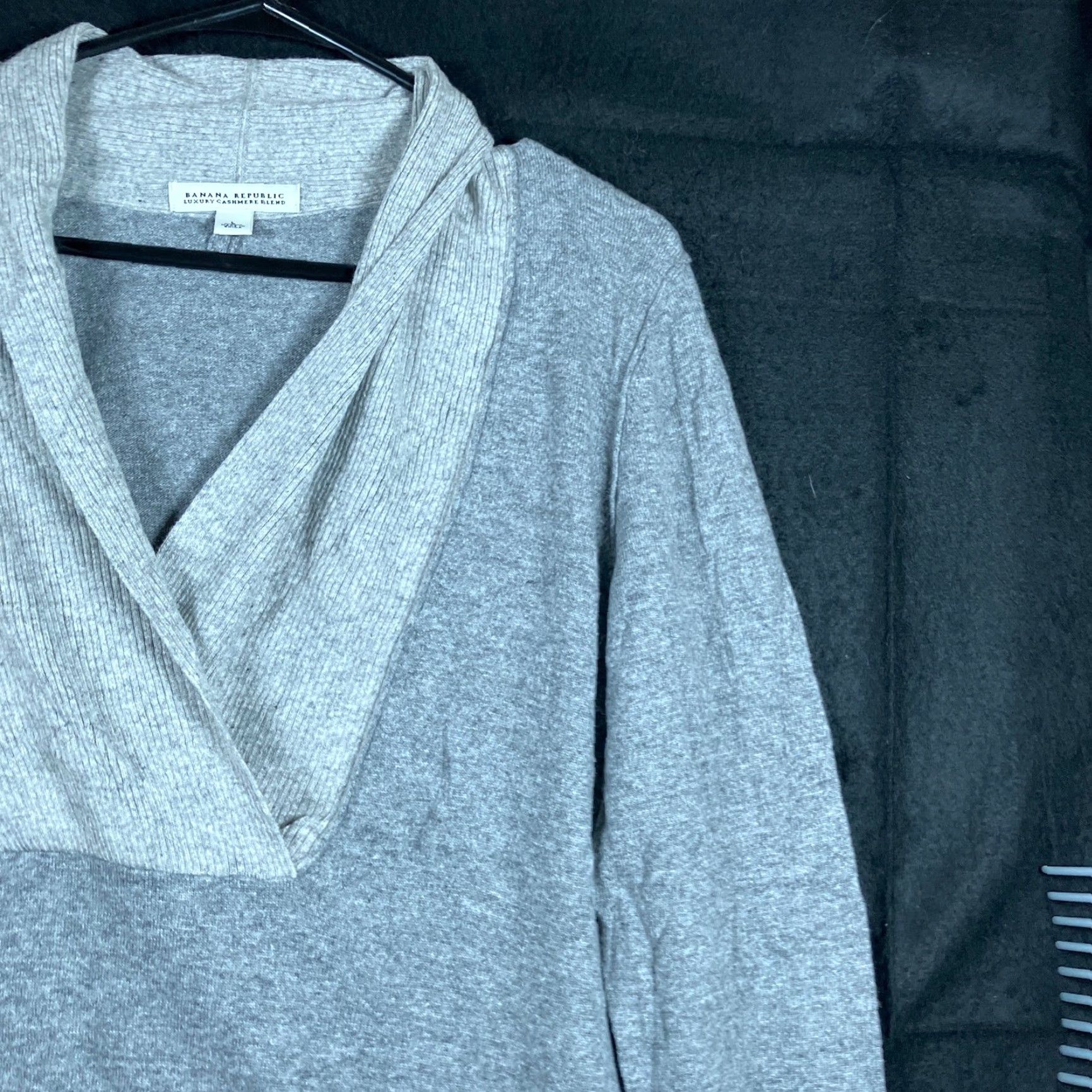 Banana Republic Banana Republic Womens Sweater Gray Pullover V Neck Luxury Cashmere Blend Large Pullover Cardigan? Size L / US 10 / IT 46 - 5 Thumbnail