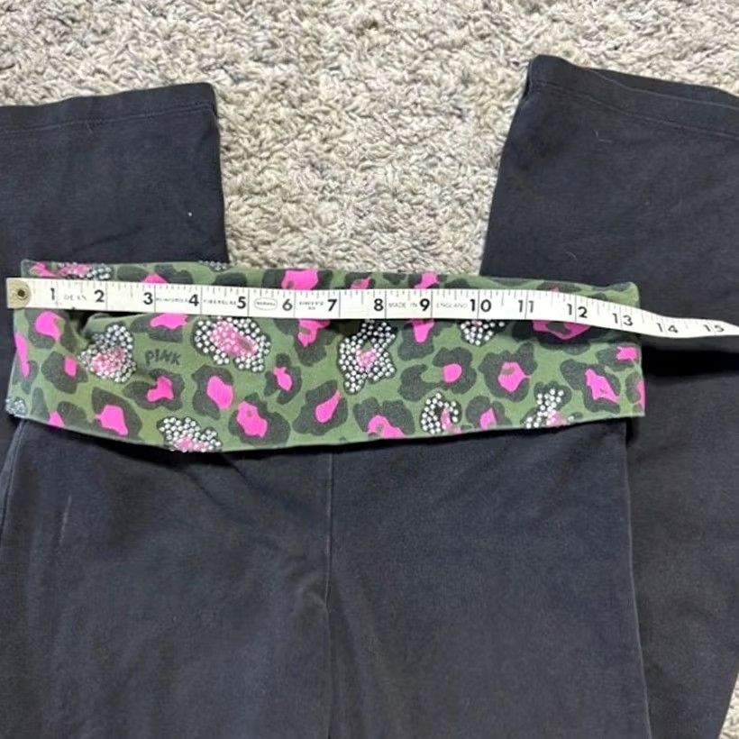 Vintage VINTAGE PINK Victoria's Secret Fold Over Low Rise Leopard Flare Legging Black S Womens Leggings Comfort Stretch Flare Pattern Animal Print N/A Size 28" / US 6 / IT 42 - 2 Thumbnail
