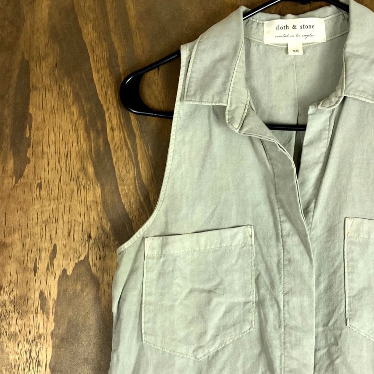 Anthropologie Cloth & Stone Womens Shirt Green Sleeveless Button-Down VNeck XS Size XS / US 0-2 / IT 36-38 - 4 Thumbnail