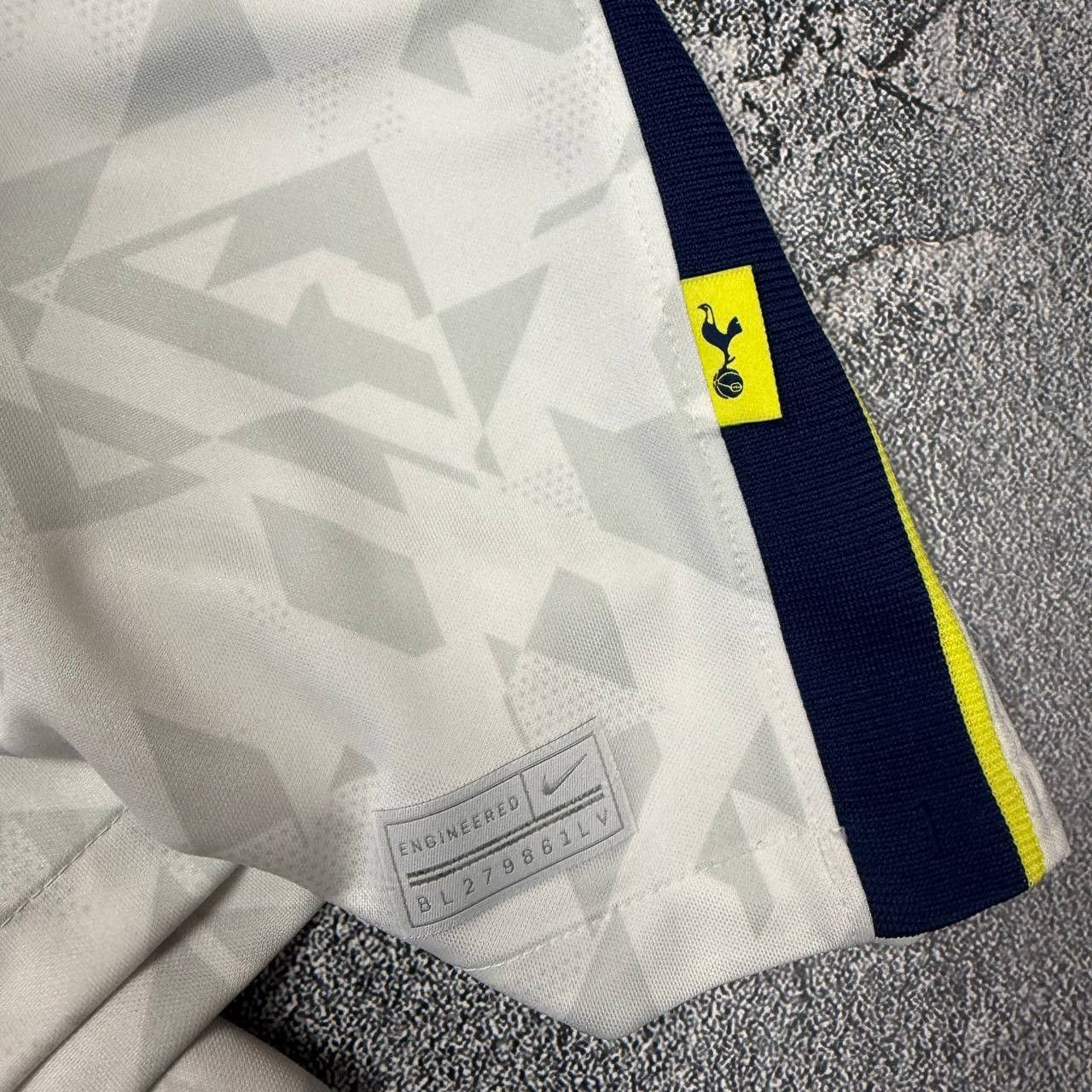 Nike TOTTENHAM NIKE 2020/2021 FOOTBALL SOCCER JERSEY #17 ZEREF Size US S / EU 44-46 / 1 - 5 Thumbnail