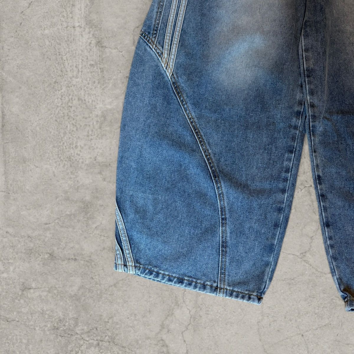 Japanese Brand Cool wide skater Japanese style jeans in faded blue. Size L Size US 34 / EU 50 - 2 Thumbnail