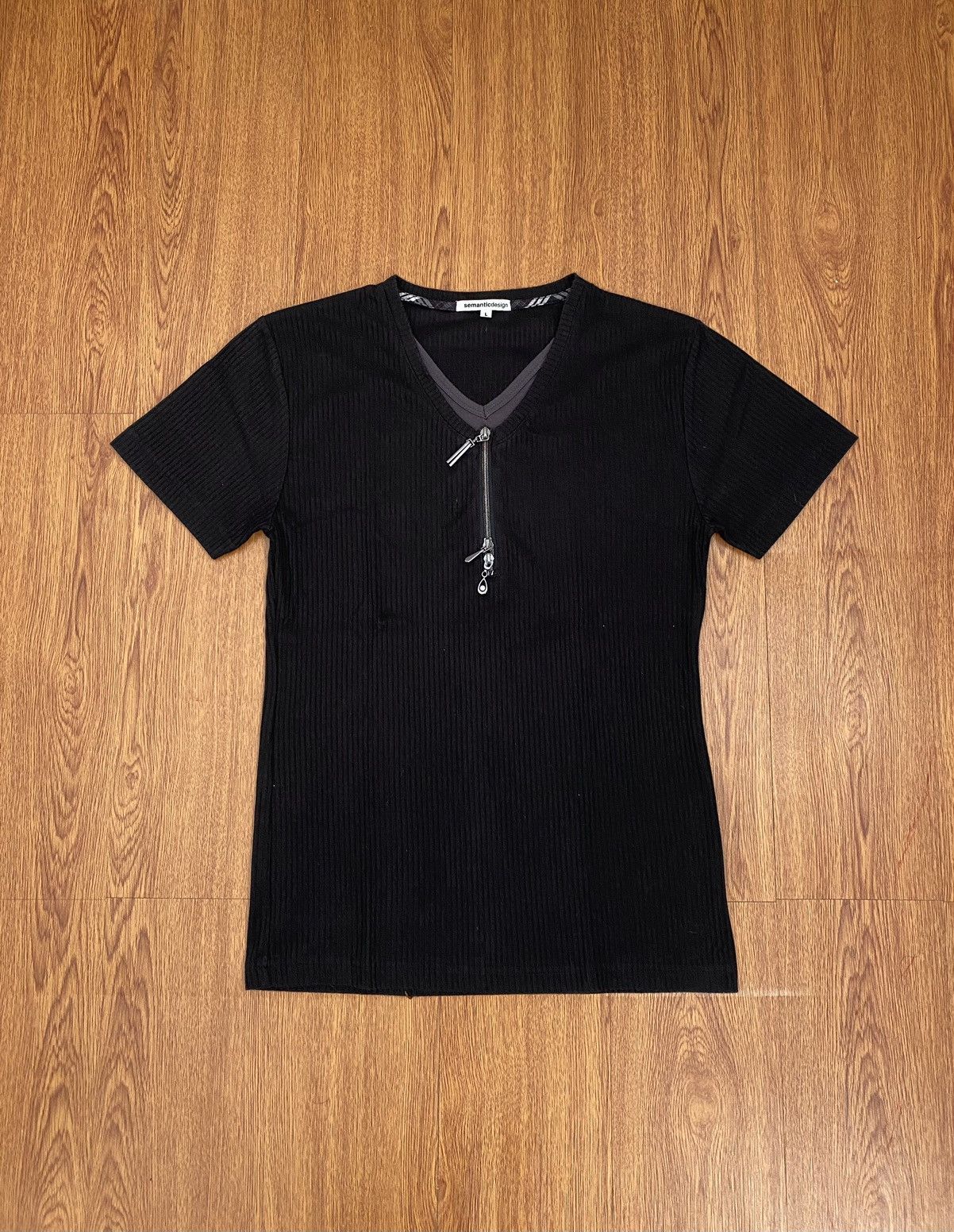 Semantic design triple zipper tee