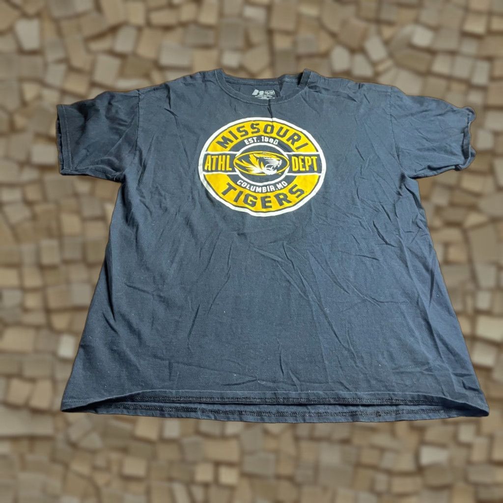 Vintage Russell R T-Shirt Men’s XL Black Missouri Tigers Columbia Shirt Short Sleeve Graphic Print Vintage No Size US XL / EU 56 / 4 - 1 Thumbnail