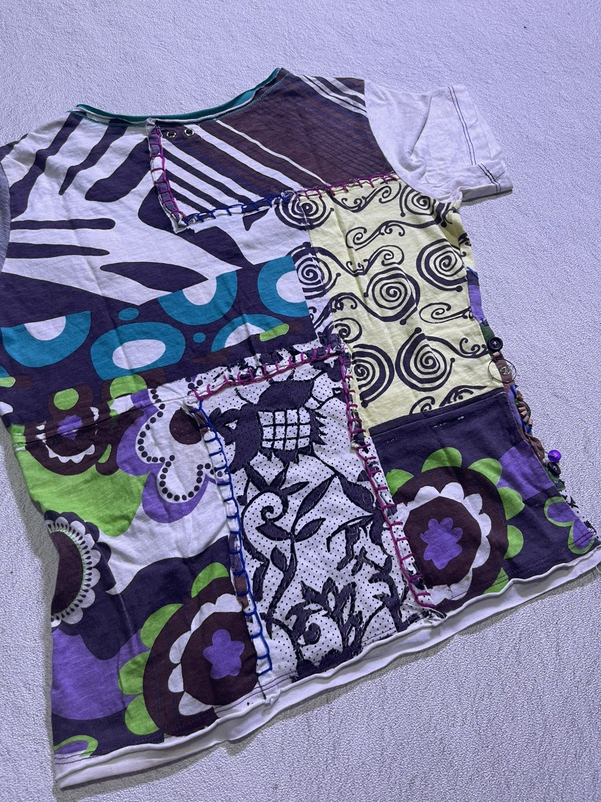 Japanese Brand Y2K APAISER women's short tshirt with embroidery motif rare Size S / US 4 / IT 40 - 6 Thumbnail