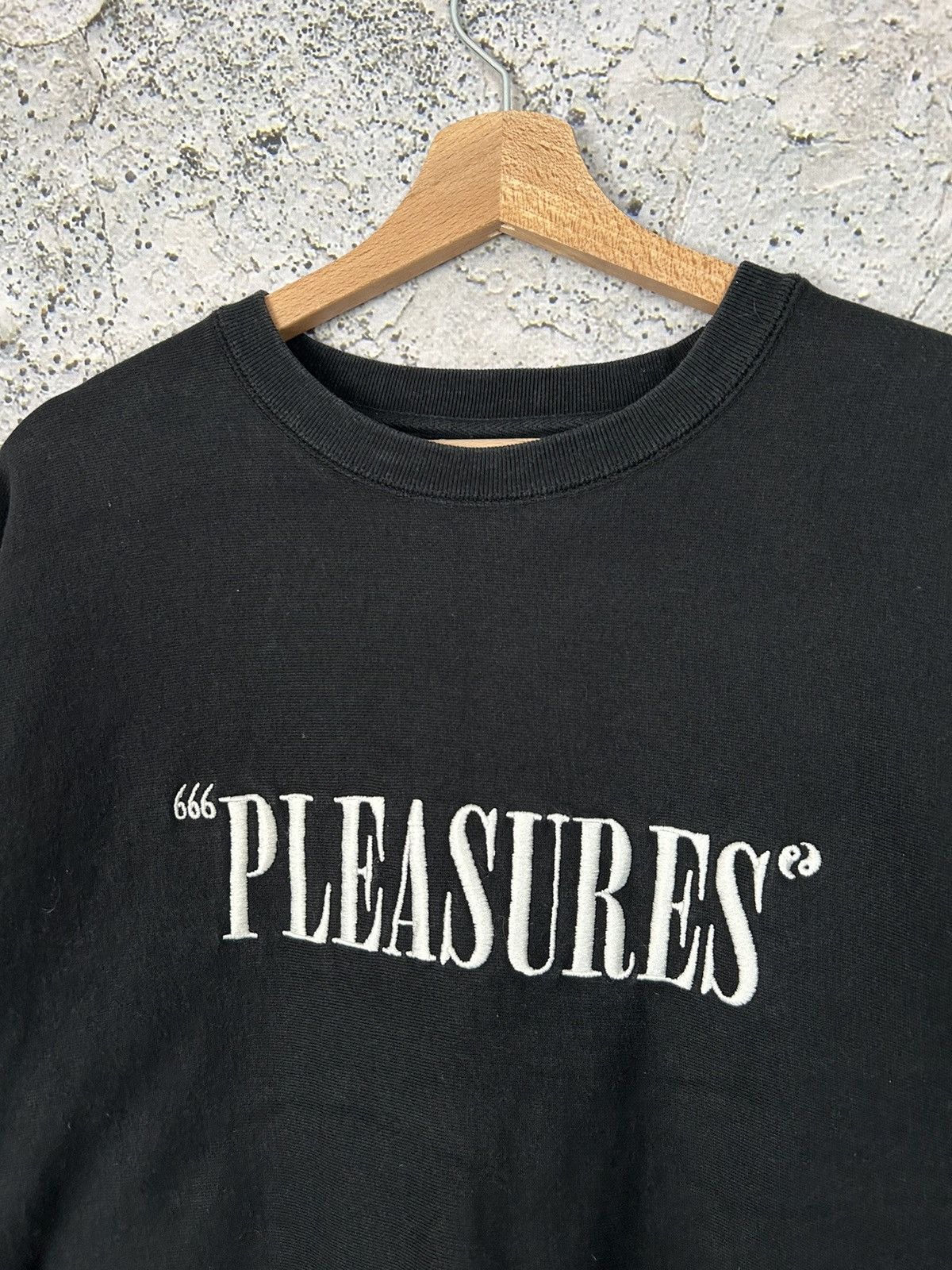 Pleasures Pleasures Spellout Center Logo Crewneck Streetwear Hype Size US L / EU 52-54 / 3 - 3 Thumbnail