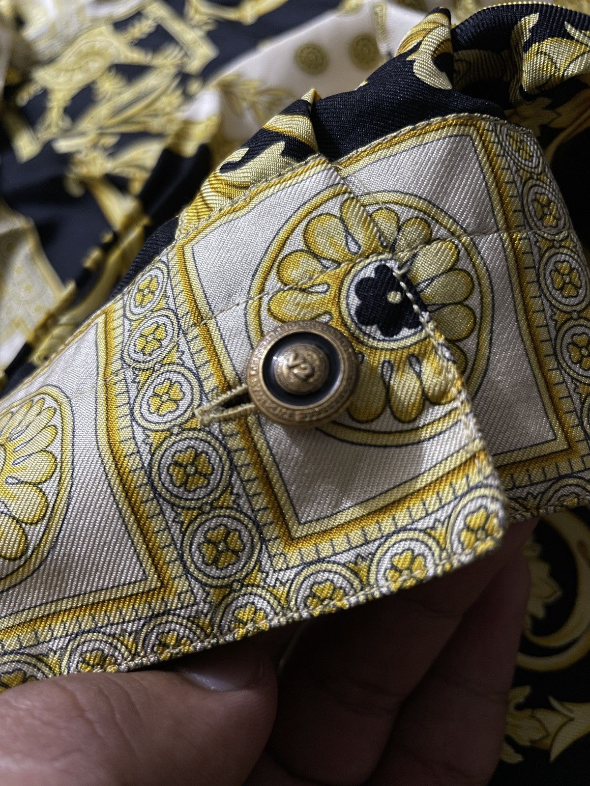 Versace 1994 Versace Classic V2 Baroque Print Silk Button Up Shirts Size US L / EU 52-54 / 3 - 5 Thumbnail