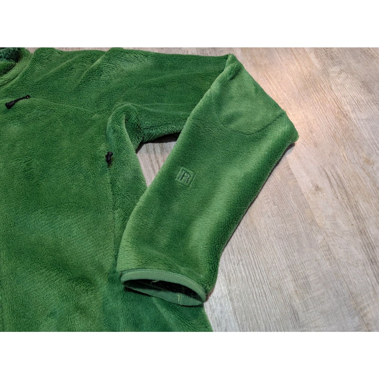 Patagonia Patagonia Jacket Women’s Size Small Regulator Polartec Fleece Zip Green Full Zip Pockets Slim Fit Basic Jacket, Regular Dept Women Size S / US 4 / IT 40 - 3 Thumbnail