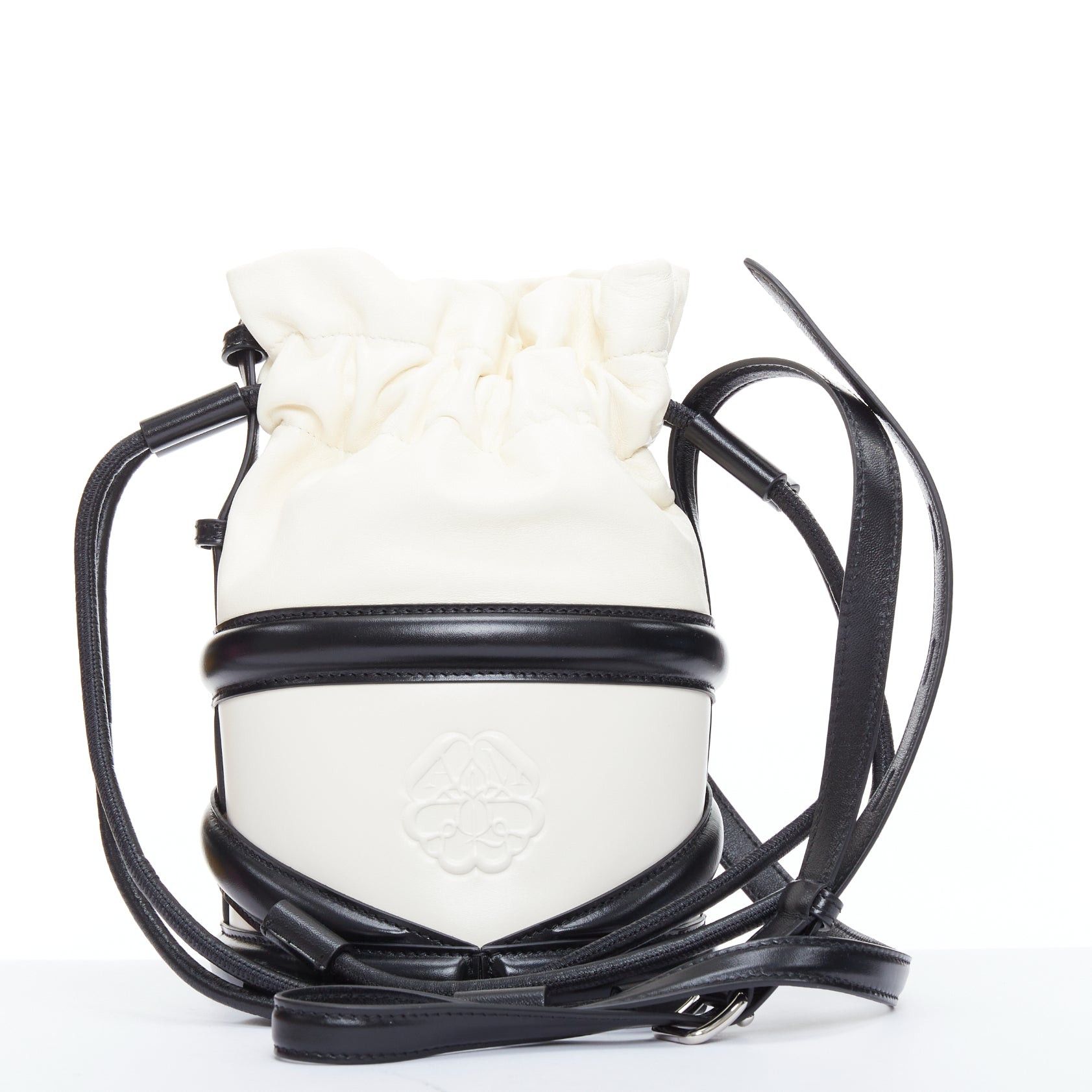 Alexander McQueen ALEXANDER MCQUEEN Soft Curve AM logo black white leather bucket bag Size ONE SIZE - 1 Thumbnail