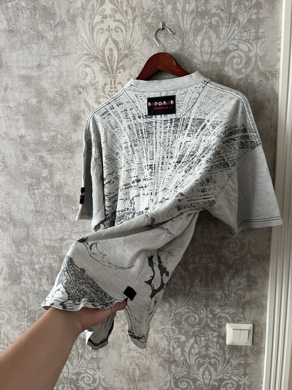 Vintage Vintage Y2K Bad+Mad Hardware Oversized Tee – Gothic Graphic Size US L / EU 52-54 / 3 - 11 Thumbnail
