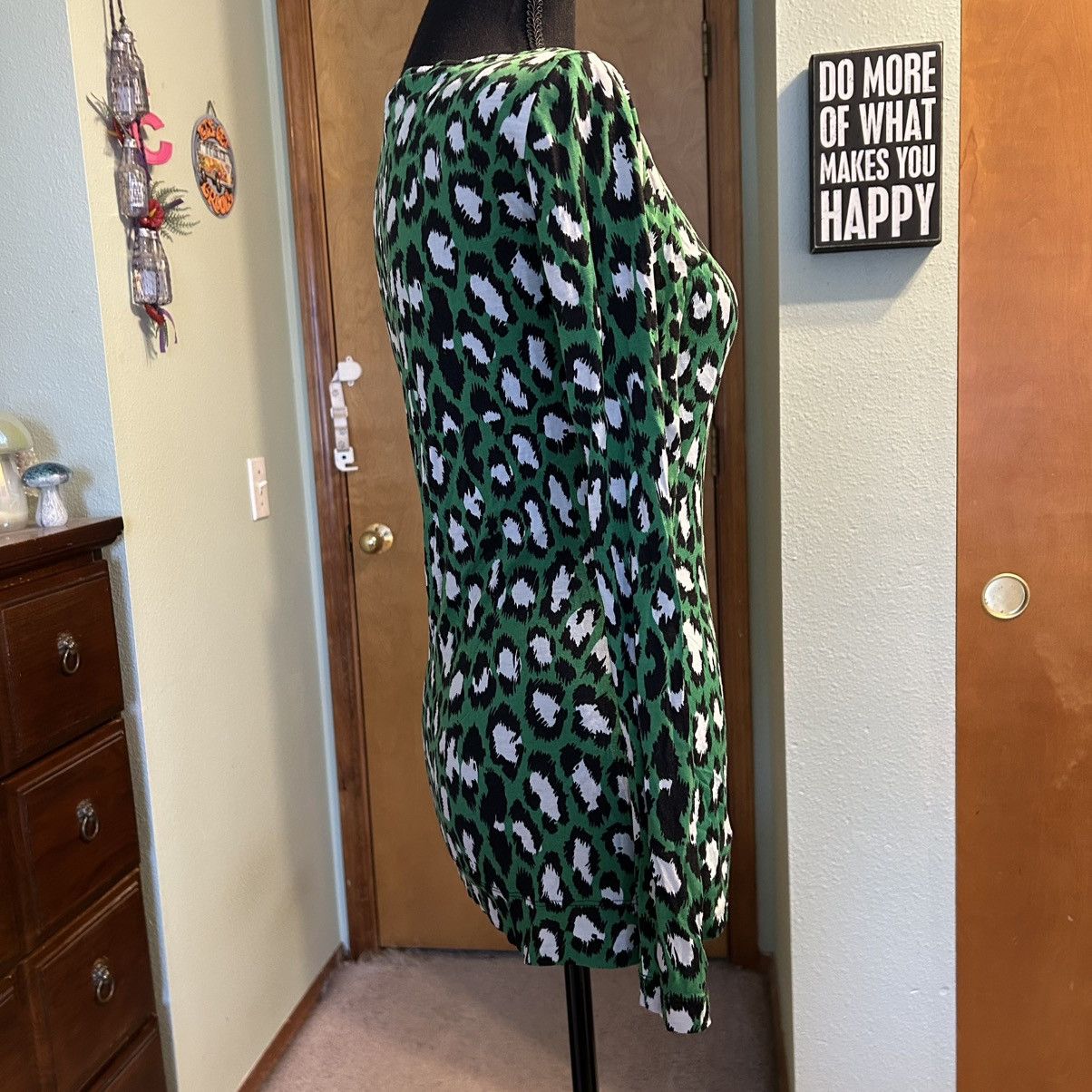 Diane von Furstenberg Diane Von Fustenberg green leopard print LS silk blend M Size M / US 6-8 / IT 42-44 - 2 Thumbnail