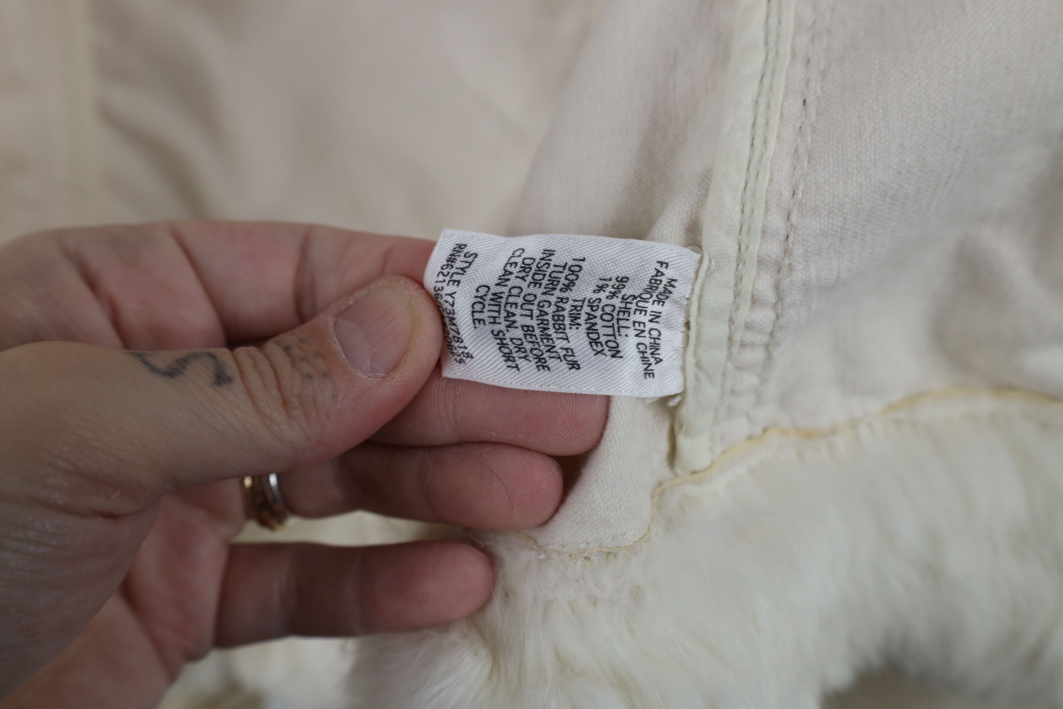 Guess Vintage 90s Y2K Guess Rabbit Corduroy Trucker Jacket Cream Size XS / US 0-2 / IT 36-38 - 13 Thumbnail