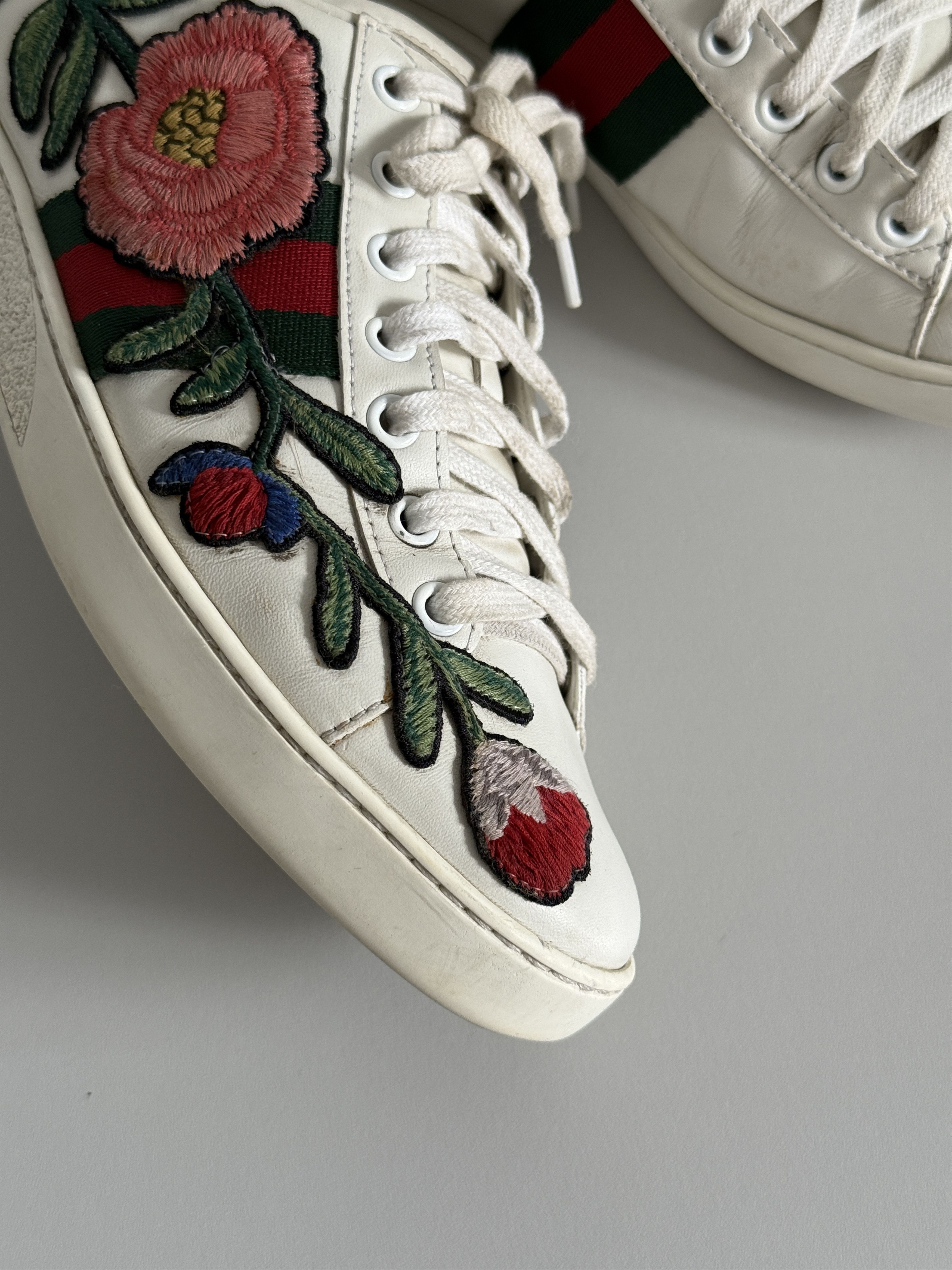 Gucci Gucci White Floral Embroidered Leather Ace Sneakers Size US 7 / IT 37 - 5 Thumbnail