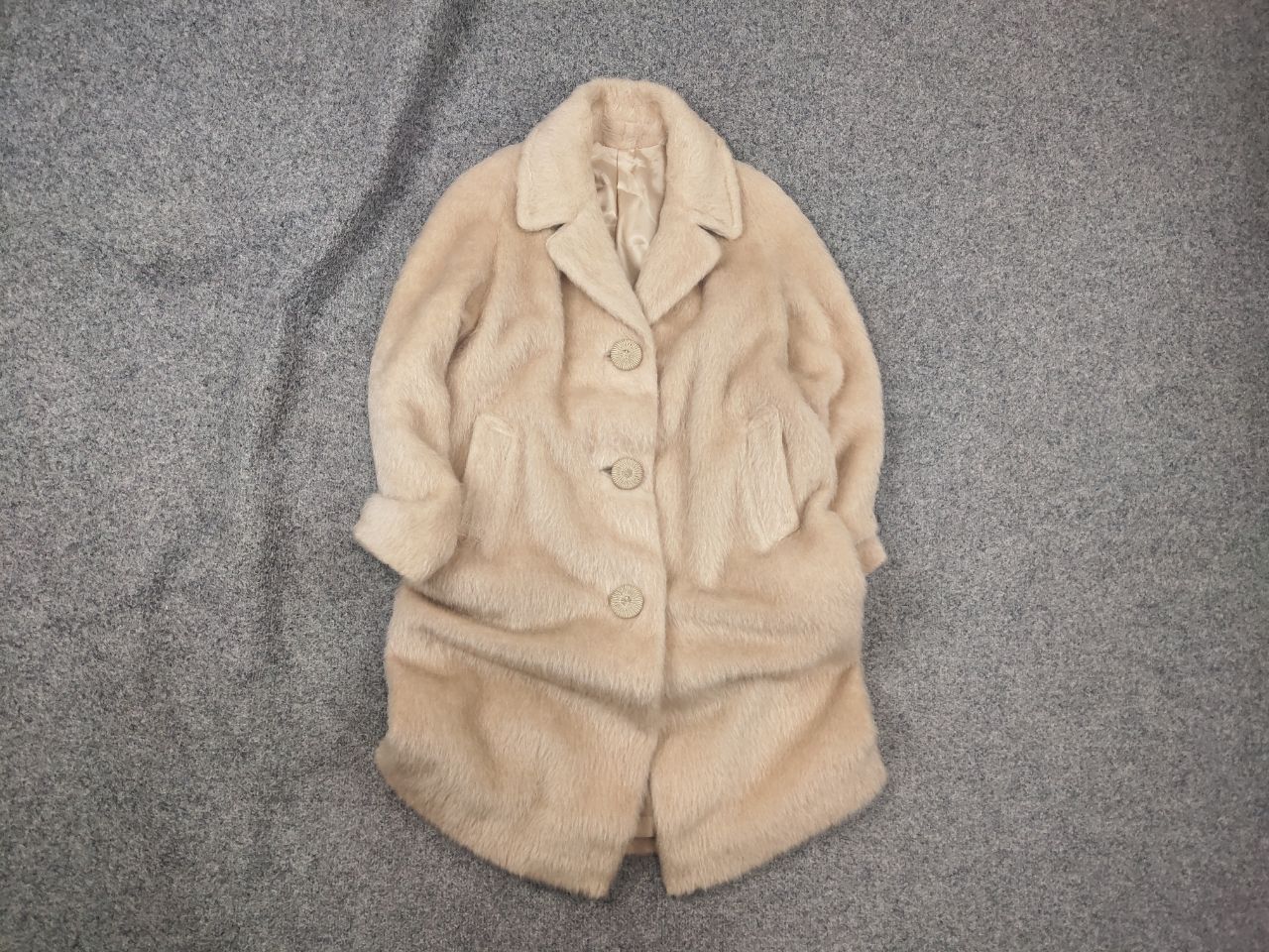 Vintage Vintage 1950's/60's Luxury Mohair fuzzy Beige Coat Jacket Size M / US 6-8 / IT 42-44 - 1 Thumbnail