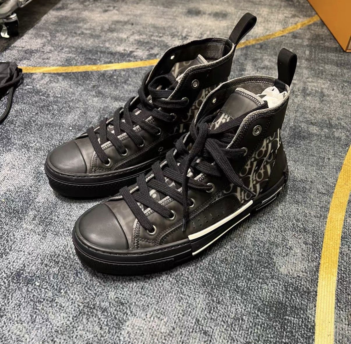 Dior Dior B23 Oblique High Top Sneakers J42 Size US 6 / IT 36 - 1 Thumbnail