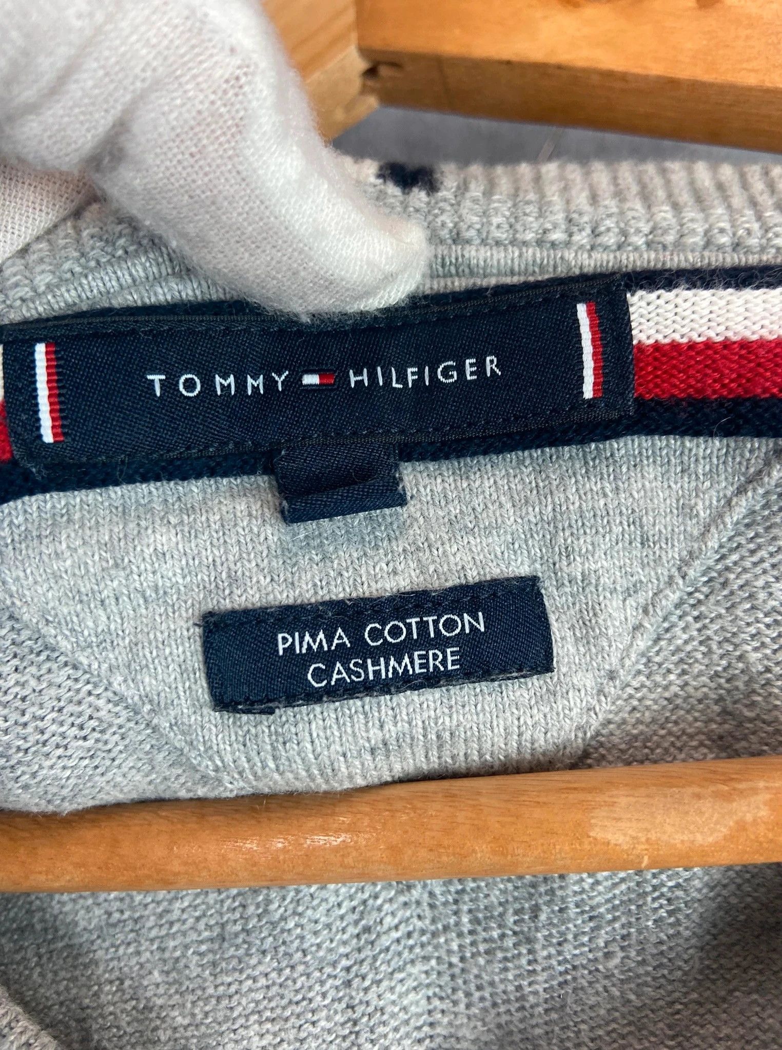 Tommy Hilfiger Grey Tommy Hilfiger Sweater Logo L Size US L / EU 52-54 / 3 - 6 Thumbnail