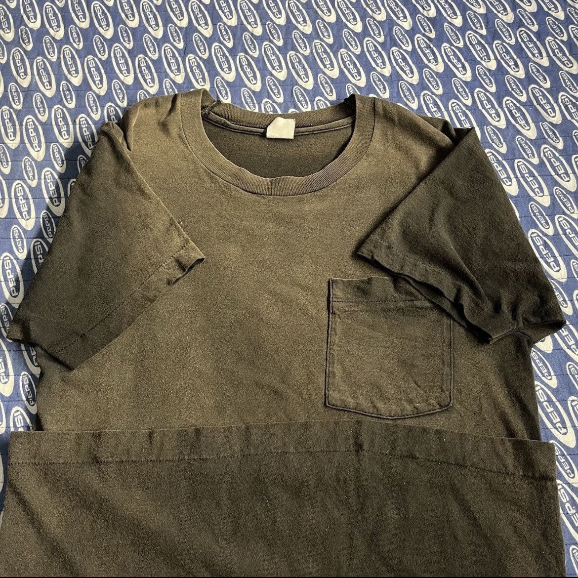 Fruit Of The Loom Vtg 90s Fruit of the Loom Sunfaded Faded Pocket Shirt Black Size US M / EU 48-50 / 2 - 3 Thumbnail