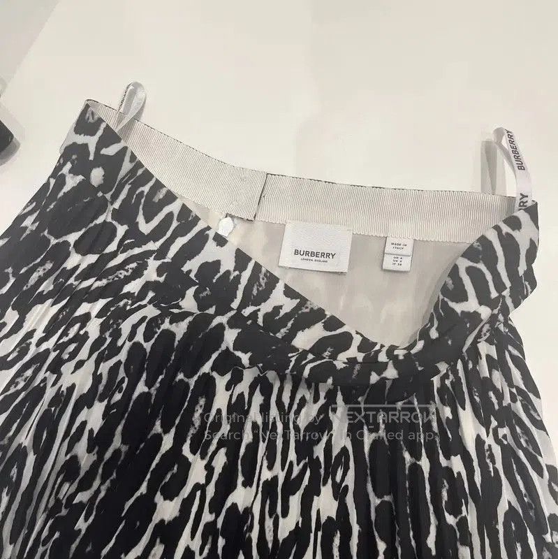 Burberry Burberry Pleated Leopard Print Midi Skirt. Size 23" - 5 Thumbnail