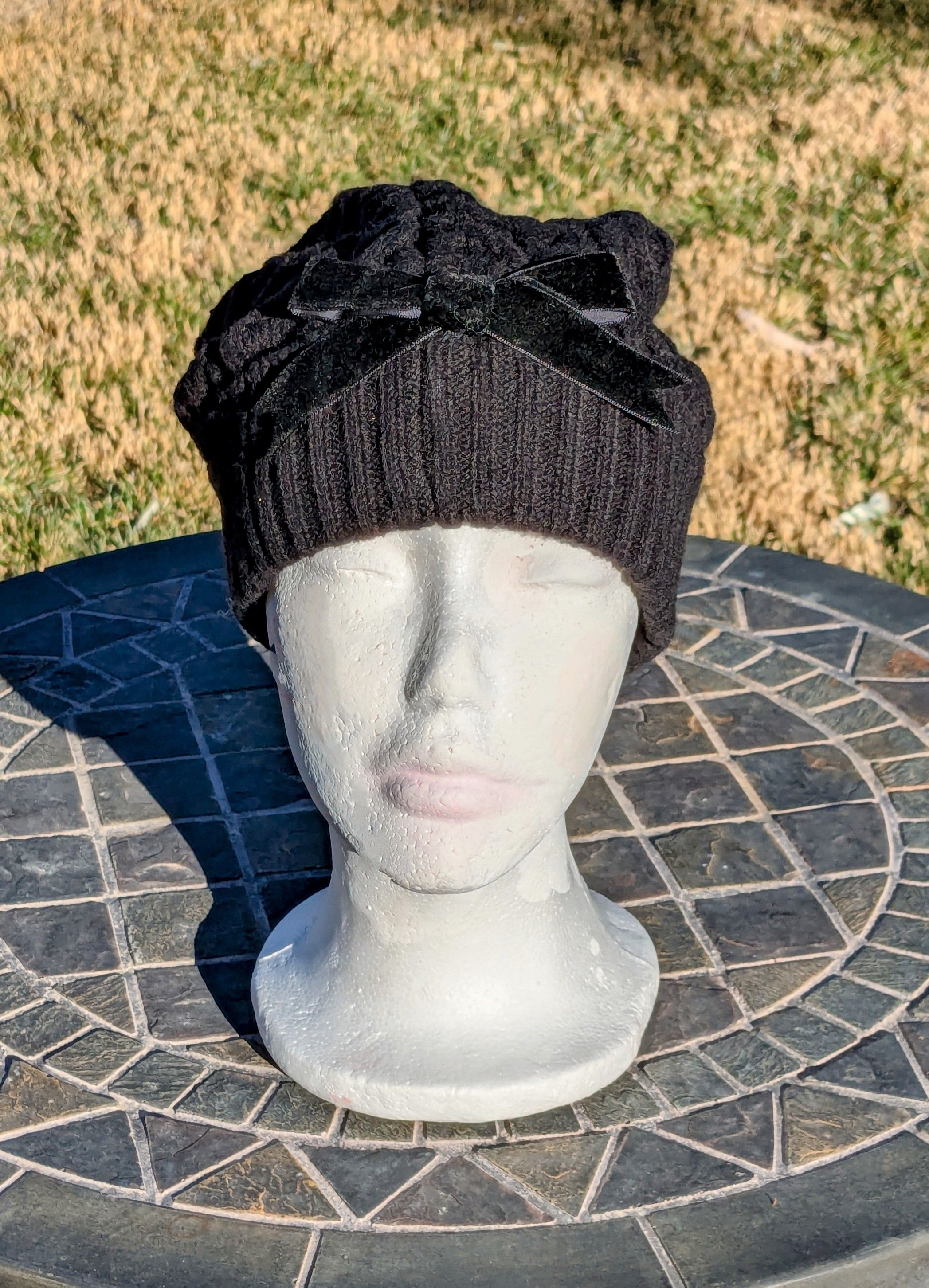 Kate Spade KATE SPADE NEW YORK Cable Shadow Black Velvet Bow Beanie Size ONE SIZE - 1 Thumbnail