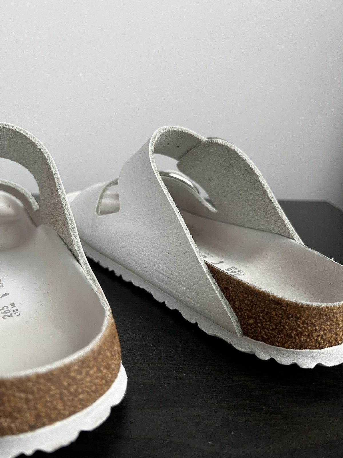 Birkenstock Birkenstock Authentic Arizona Big Buckle White Leather Size US 10 / IT 40 - 6 Thumbnail