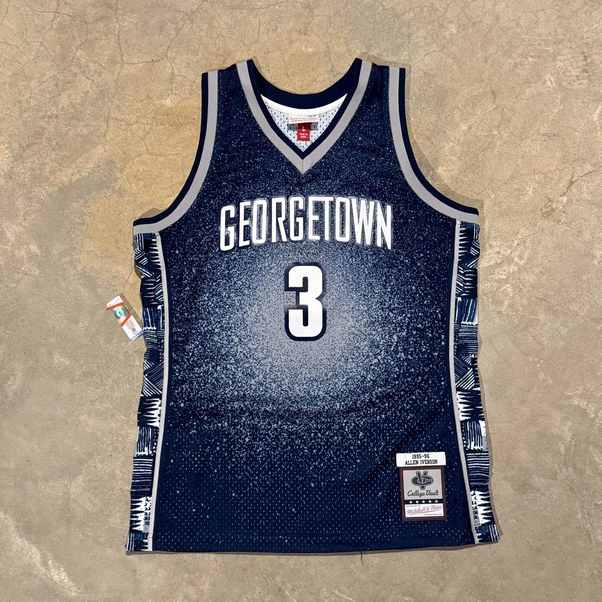 Mitchell & Ness Mitchell & Ness Allen Iverson #3 Georgetown Hoyas Jersey Size US L / EU 52-54 / 3 - 1 Thumbnail