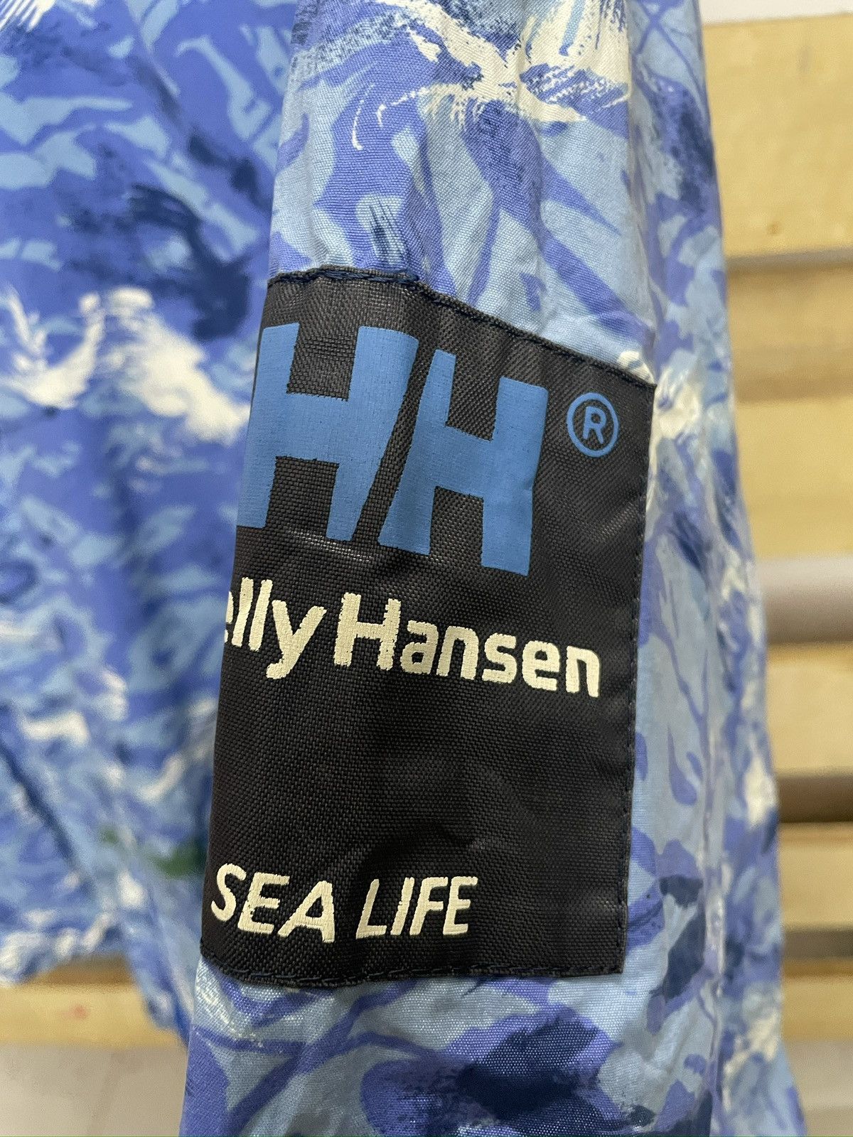 Helly Hansen Helly Hansen Blue Camo Vintage Windbreaker jacket Size US XL / EU 56 / 4 - 6 Thumbnail