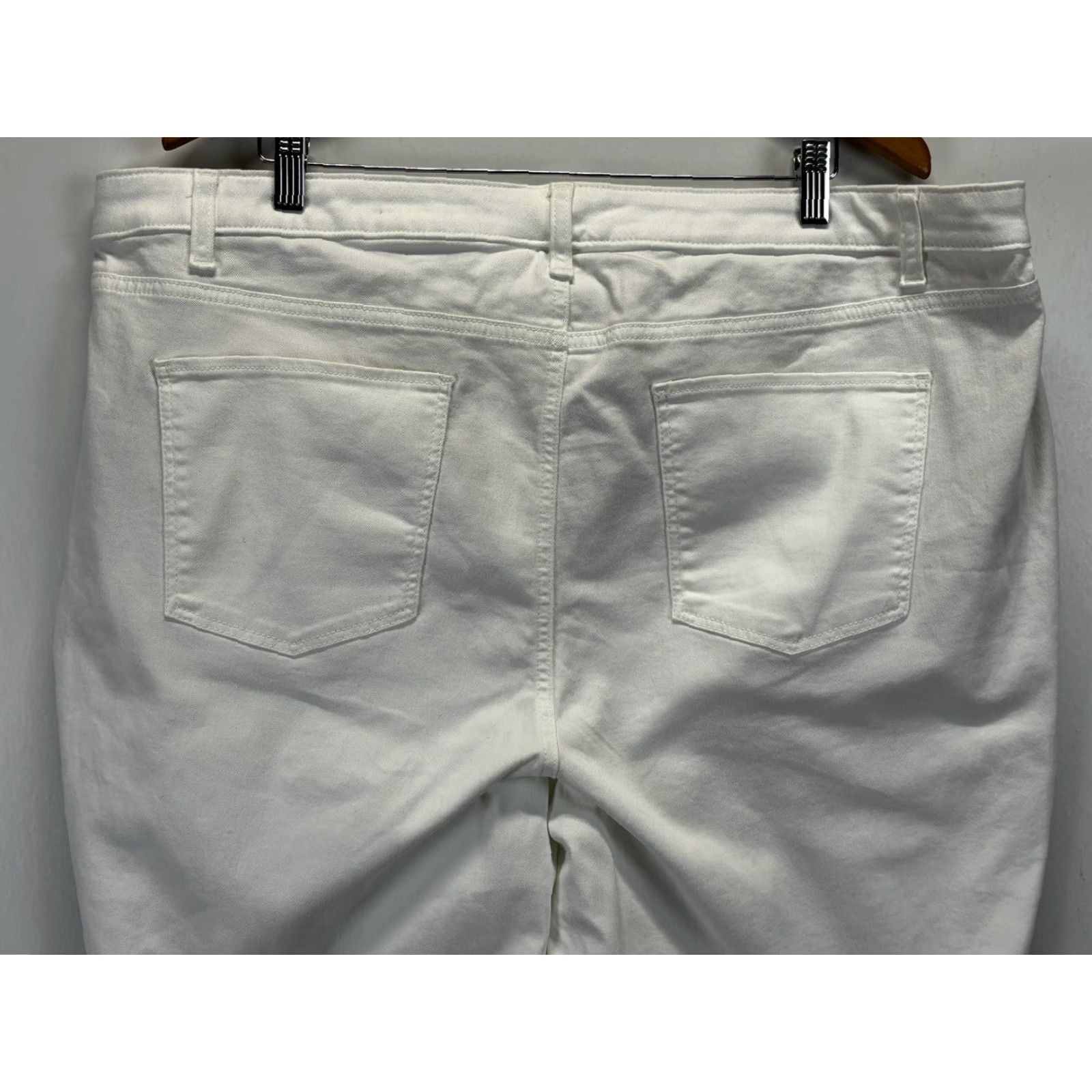 Talbots Talbots Flawless Straight Crop Jeans 22W Plus White Cotton Blend Denim High Rise Womens Plus Coastal Preppy Vacation Pants Jeans 25in Crop Stretch 12? Size 40" / US 18 - 4 Thumbnail