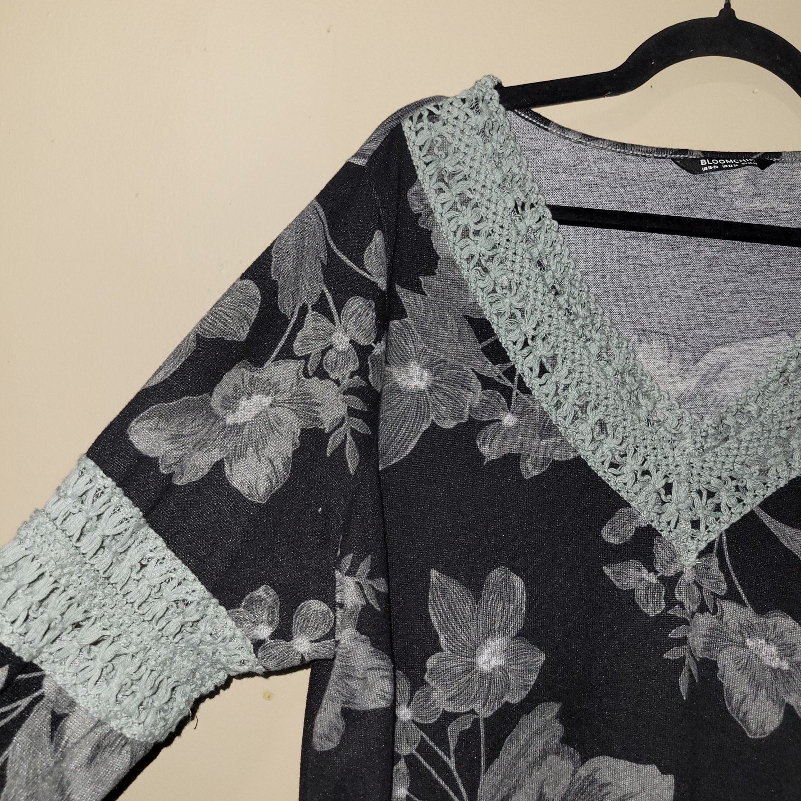 & Other Stories BloomChic 18-20 Floral Print Crochet Trim Top Black Gray Size XXL / US 16-18 / IT 52-54 - 2 Thumbnail